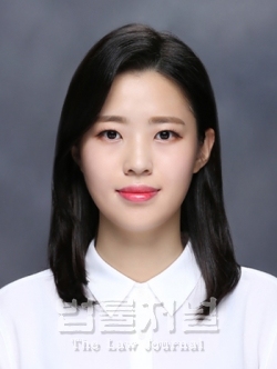 <strong>김민지 </strong><br>한국외국어대학교 아랍어과 졸업<br> ‘아랍어의 정석’ 저자