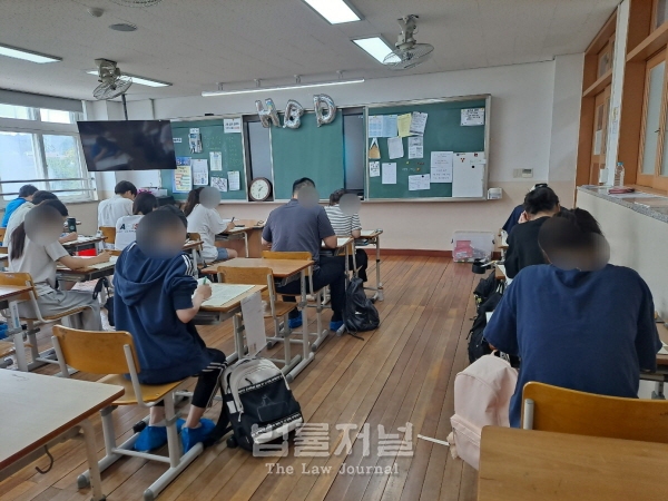 이날 7급 수험생들이 대전버드내중학교에서 법률저널 K-PSAT 제5회 모의고사를 응시하고 있다